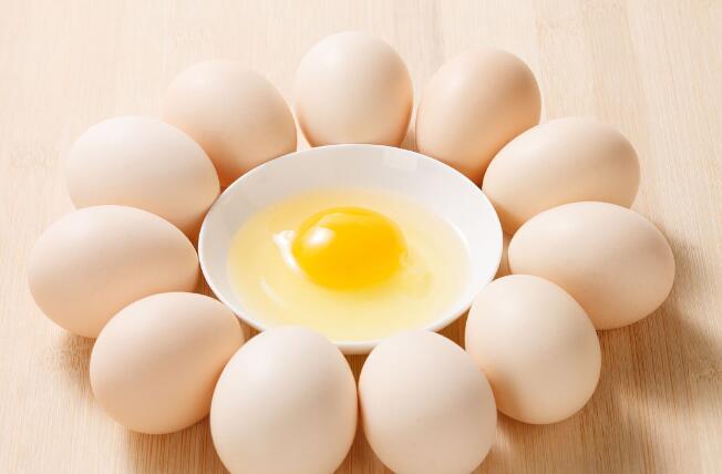 高胆固醇能吃鸡蛋吗（胆固醇高能不能吃鸡蛋）