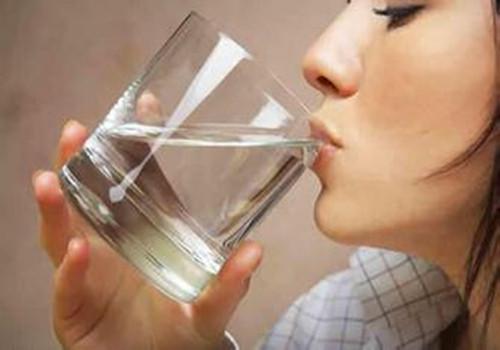 喝白开水能减肥吗