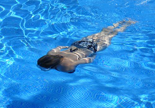 孕妇游泳可以游到几个月（孕妇多少个月可以游泳）