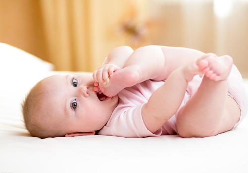 宝宝后脑勺出汗多是怎么回事 三个月宝宝后脑勺出汗多是怎么回事