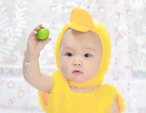 宝宝几个月可以吃水果（宝宝几个月可以吃水果泥）