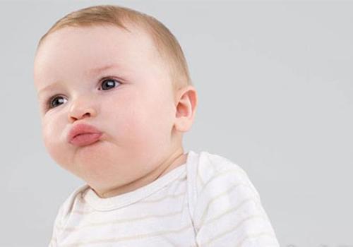 宝宝鼻子塌是什么原因 宝宝为什么是塌鼻子