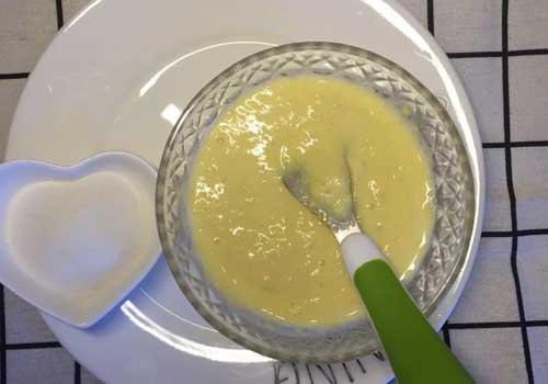 米粉能和蛋黄一起吃吗 米粉和蛋黄能拌着喂宝宝吃吗