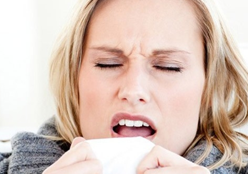 鼻炎是什么原因引起的（鼻炎是什么原因引起的怎么治）
