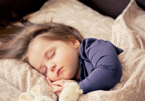 儿童晚睡有什么危害（小孩晚睡有什么危害?）