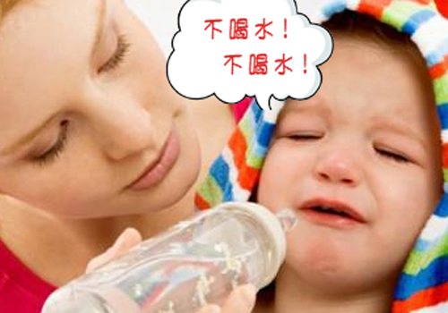 宝宝不爱喝水怎么办 夏天宝宝不爱喝水怎么办