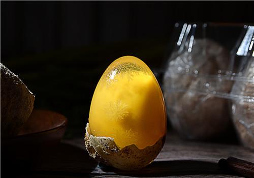 皮蛋蛋白变黄能吃吗 皮蛋变质怎么看