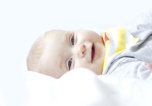 宝宝发烧的原因和护理方法（婴儿发高烧怎么护理）