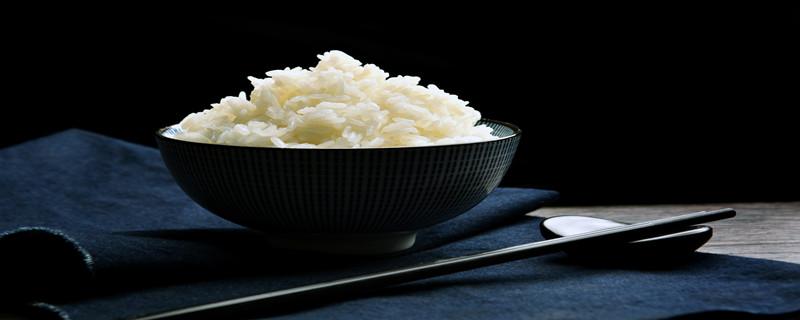 没吃完的蒸米饭可以放保鲜吗 蒸米饭放多久就不能吃了