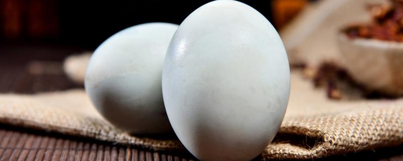 一个皮蛋的热量大概是多少 皮蛋跟水煮蛋哪个热量高