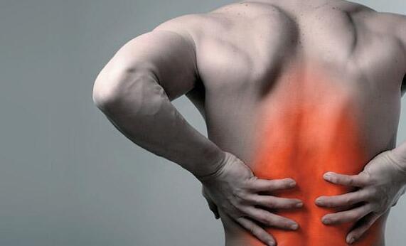 下背痛是什么原因 每日1分钟肌肉伸展，轻松缓解下背痛！