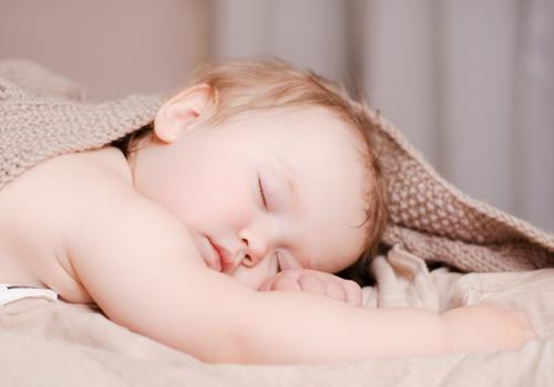 宝宝睡觉磨牙是什么原因引起的 一岁宝宝睡觉磨牙是什么原因引起的