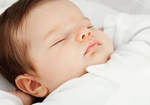 宝宝睡觉磨牙有什么影响吗（宝宝睡觉为什么会磨牙齿）