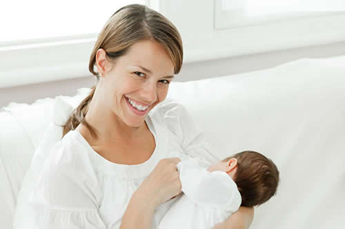 哺乳期发烧能喂奶吗 哺乳期发烧能喂奶吗会传染给宝宝吗