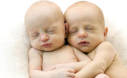 双胞胎是怎么形成的（同卵双胞胎是怎么形成的）