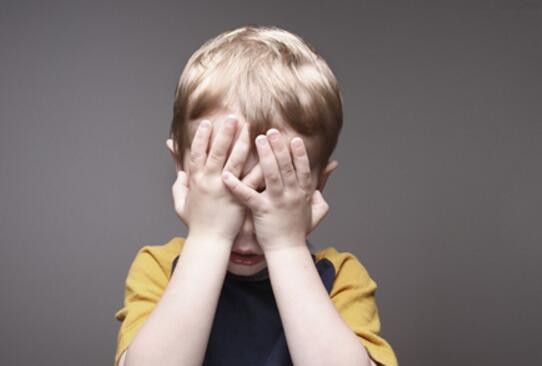 孩子害羞怎么办 父母学会这几招给害羞的孩子勇气！