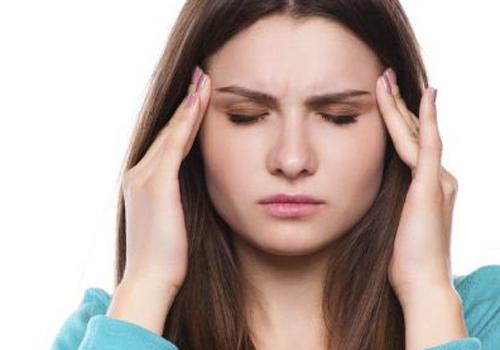 偏头痛是什么原因引起的（偏头痛是什么原因引起的右边阵痛）