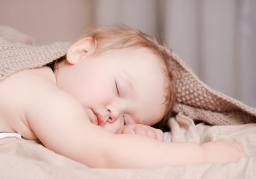 宝宝睡觉打鼾是什么原因 宝宝睡觉打鼾是什么原因引起的