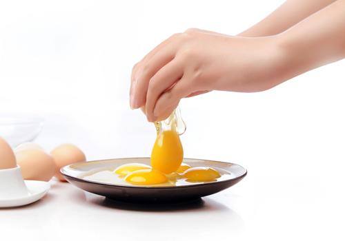 蛋白跟蛋黄谁更营养 减肥吃蛋白还是蛋黄