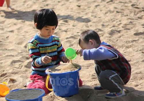 孩子怕生胆小怎么办 小孩怕生胆小怎么办