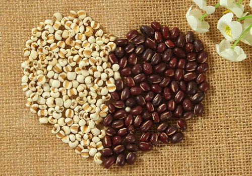 红豆薏米能否治荨麻疹 荨麻疹喝红豆薏米茶管用吗