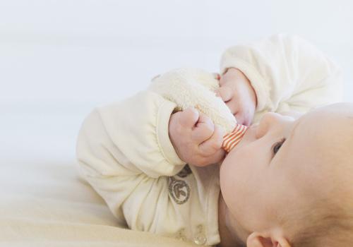 宝宝出生4天黄疸正常值是多少 出生4天小孩黄疸值多少