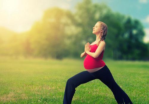 孕妇练瑜伽有什么好处（孕妈妈练瑜伽的好处）