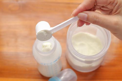 奶粉冲好多久孩子就不能喝了 宝宝奶粉冲好多久不能喝