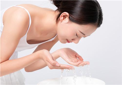 冷水洗鼻子为什么会痛 冷水洗鼻子会刺激鼻炎吗