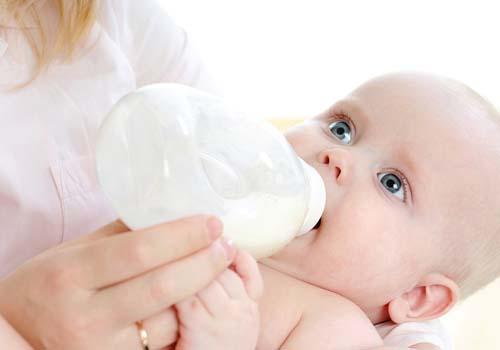 奶水不够宝宝又不喝奶粉怎么办 宝宝不吃奶粉奶水又不够怎么办