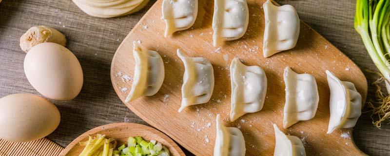 速冻饺子粘在一起了怎么分开（速冻水饺粘在一块了怎么分开）