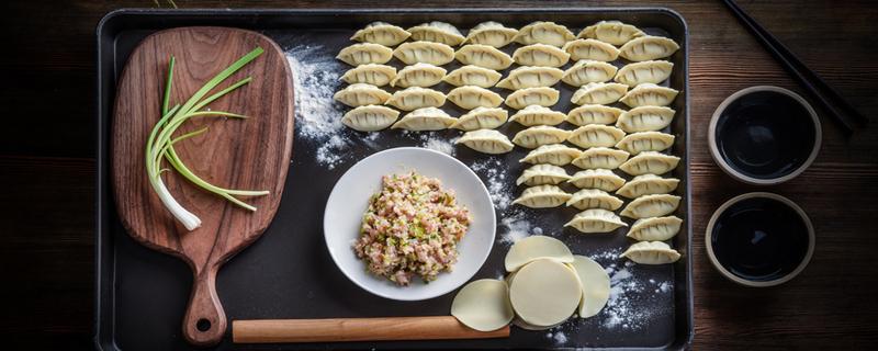 韭菜饺子馅放葱吗（韭菜饺子馅放葱吗怎么做）