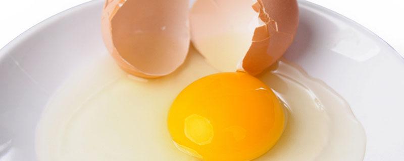 鸡蛋里面有红色的能吃吗（鸡蛋黄里有红色的能吃吗）