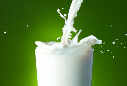 喝牛奶会不会上火，用科学来说话（喝牛奶会生火吗?）
