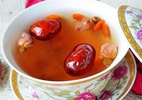 红枣枸杞水的功效与作用 喝生姜红枣枸杞水的功效与作用