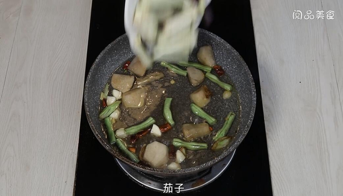 茄子土豆豆角怎么炒 茄子土豆豆角的做法