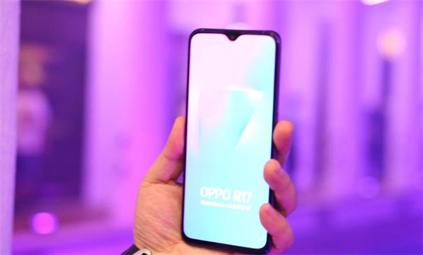 oppor17pro屏幕材质是什么