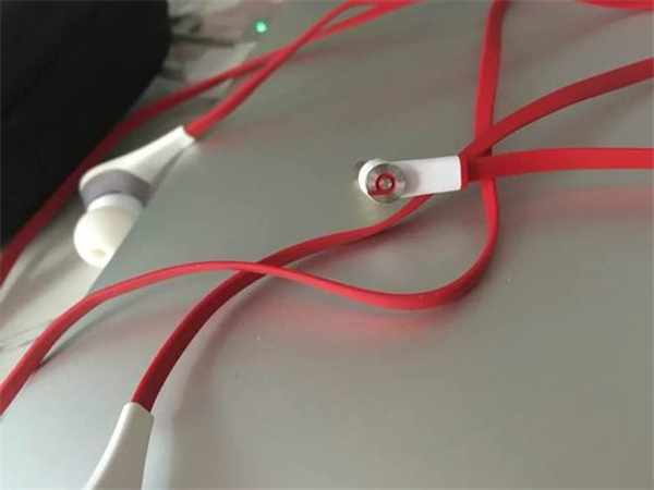 beats urbeats的线控麦克风如何使用