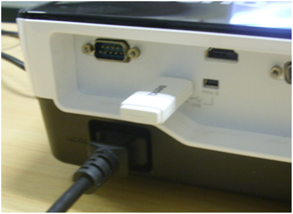 明基投影仪如何使用USB口无线模块连接电脑投影