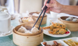 如何制作蜂蜜烤猪肉搭配饺子 怎样制作蜂蜜烤猪肉搭配饺子