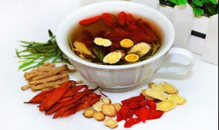 枸杞子和什么泡水喝好（枸杞子和什么泡水喝好泡水喝的功效）