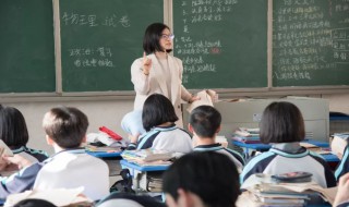 活塞的运动速度取决于什么（活塞的运动速度取决于什么与系统的压力无关）