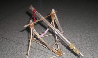如何用橡皮筋制作一个简易的测力计（如何用橡皮筋制作一个简易的测力计器）