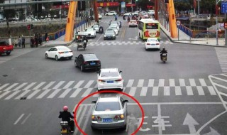 车坏在红绿灯算违章吗（车坏在红绿灯路口算违章吗）
