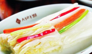 泡菜容易发白怎么回事（泡菜发白是什么原因）