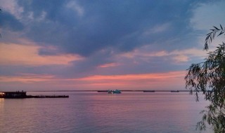 湖南湖北的湖是指 湖南湖北的湖是指:: A.洞庭湖 B.西湖 C.镜泊湖