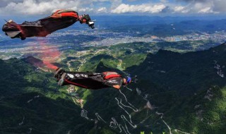 天门山翼装飞行一年死亡多少人（天门山翼装飞行几年举行一次）