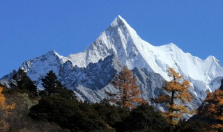 青海海拔有多高（青海海拔有多高,有些什么景点）