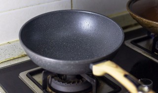 胶粘在锅上怎么清理 锅里粘的胶怎么处理