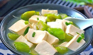 丝瓜豆腐汤的做法 鸡蛋丝瓜豆腐汤的做法